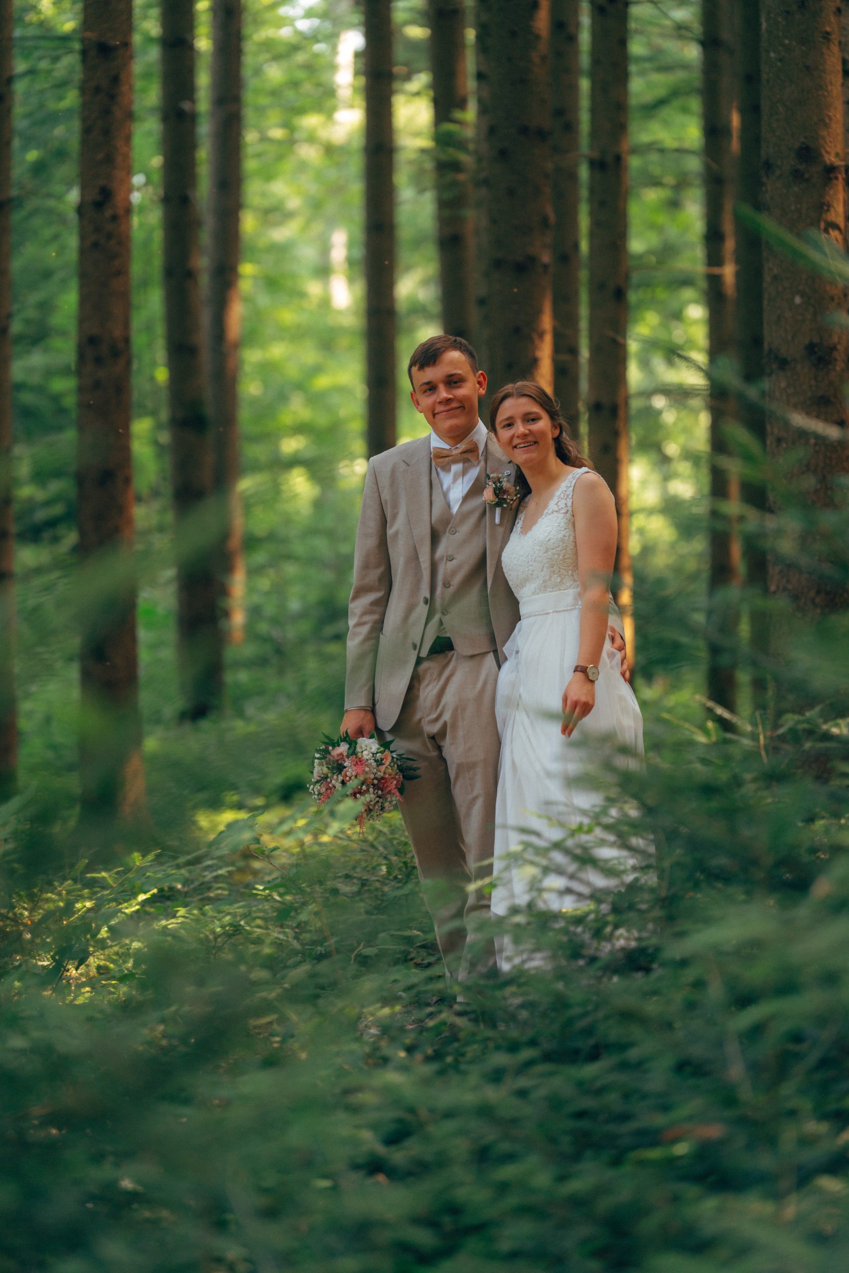 250705 Kirchliche Hochzeit – Hochzeitsreportage Kathrin und Manaël Haas Drop 01 018 RSB06941
