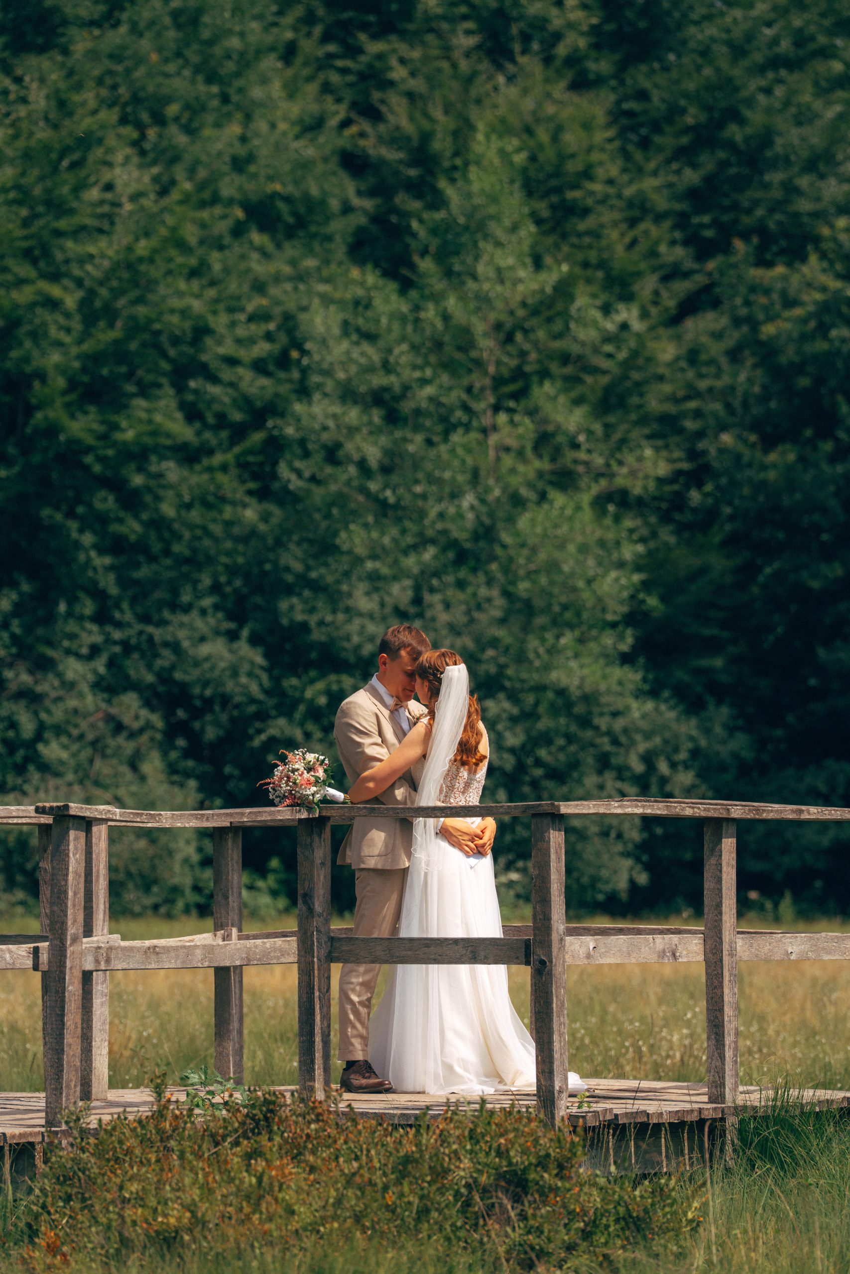 250705 Kirchliche Hochzeit – Hochzeitsreportage Kathrin und Manaël Haas Drop 01 023 RSB07017