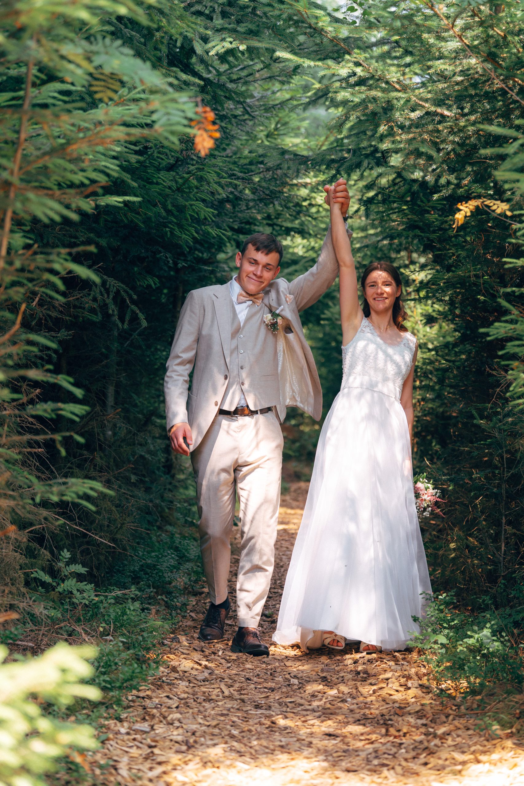 250705 Kirchliche Hochzeit – Hochzeitsreportage Kathrin und Manaël Haas Drop 01 034 RSB07078