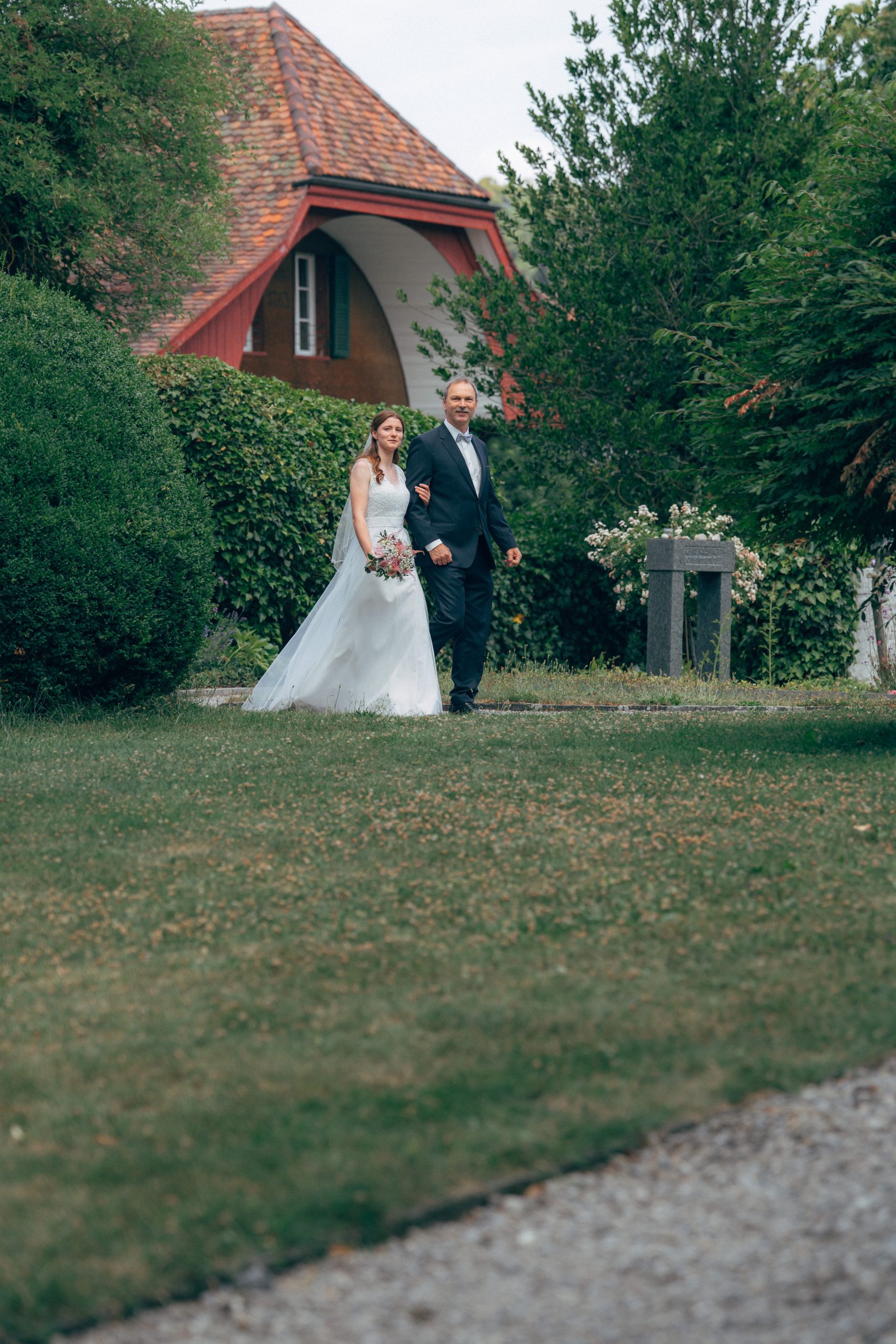 250705 Kirchliche Hochzeit – Hochzeitsreportage Kathrin und Manaël Haas Drop 01 047 RSB07312