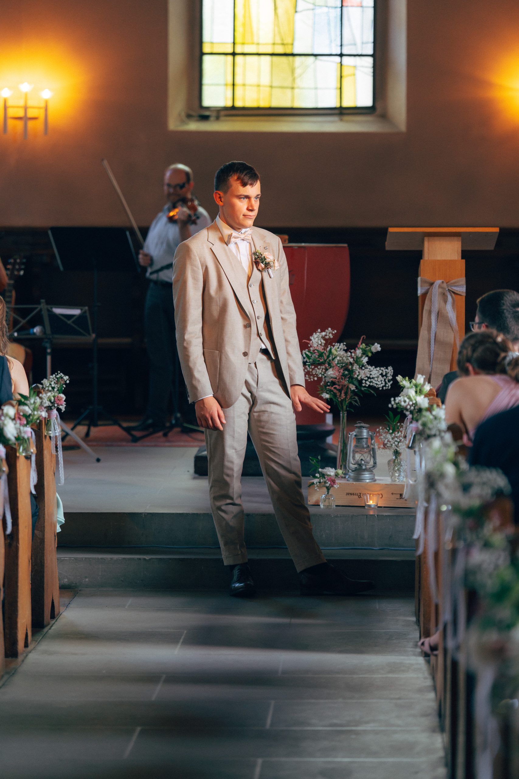 250705 Kirchliche Hochzeit – Hochzeitsreportage Kathrin und Manaël Haas Drop 01 048 RSB07321