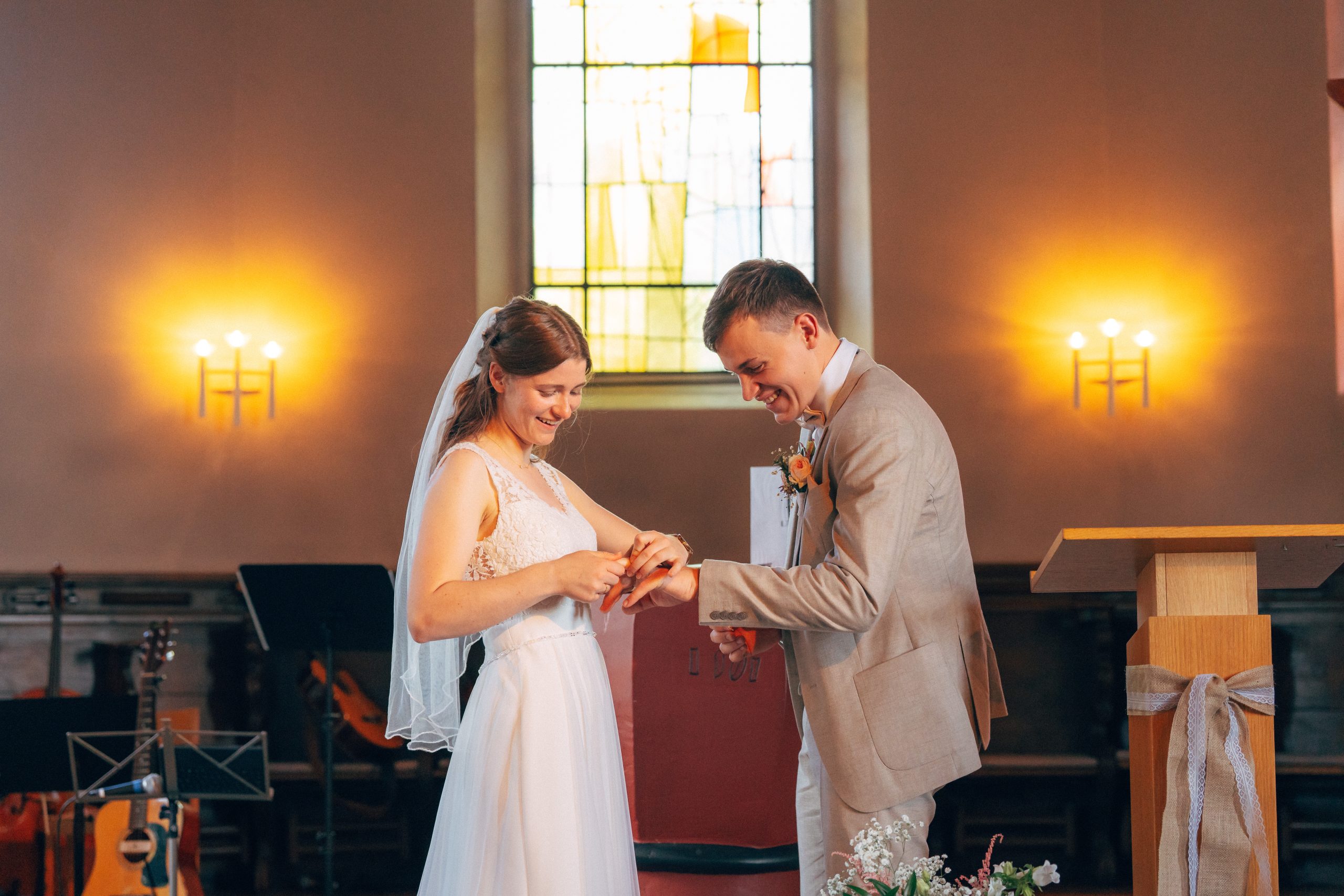 250705 Kirchliche Hochzeit – Hochzeitsreportage Kathrin und Manaël Haas Drop 01 057 RSB07617