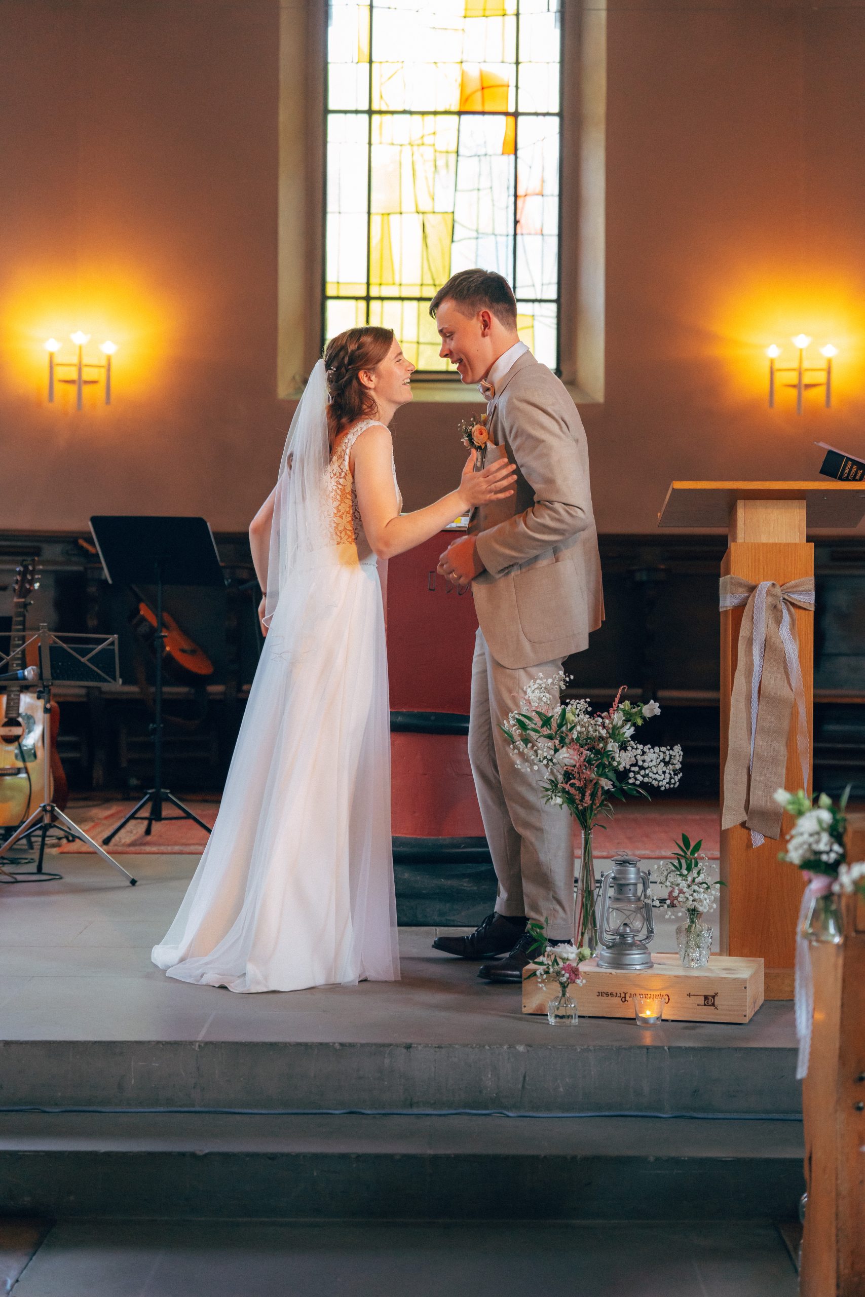 250705 Kirchliche Hochzeit – Hochzeitsreportage Kathrin und Manaël Haas Drop 01 058 RSB07623